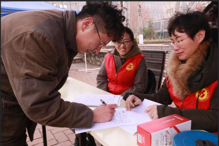 志愿服务 与爱同行 ——学生党支部、学生分工会积极参与无偿献血志愿服务工作